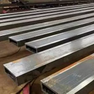 Angelu zuzeneko hodi karratua